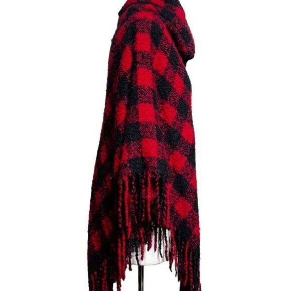 David and Young NWT Boucle Buffalo Plaid Fringed Shawl Poncho - Picture 3 of 5